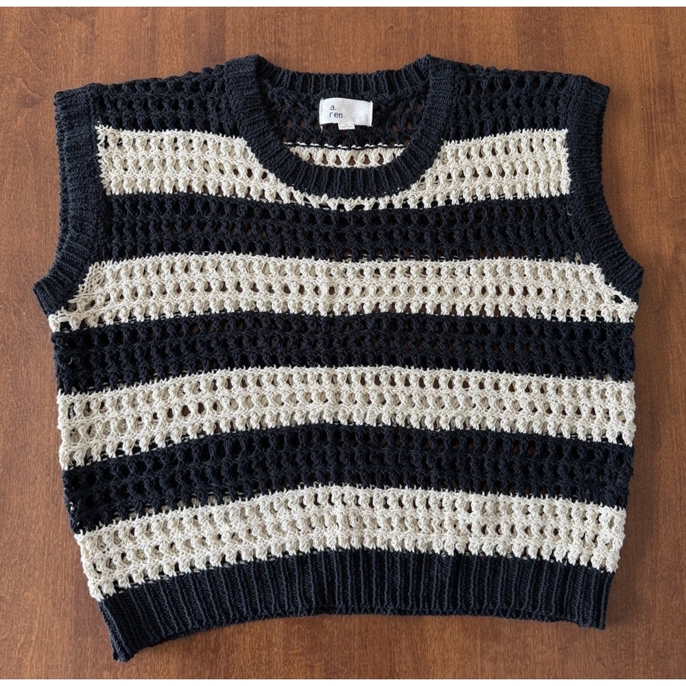 A.Ren Open Knit Crochet Natural Tan & Black Sweater Vest Sz Small Relaxed Fit